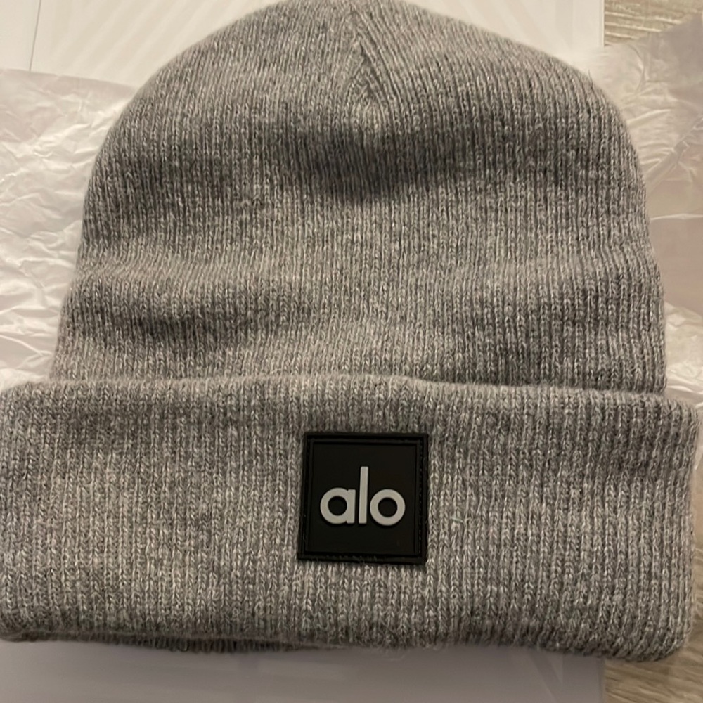 alo everyday beanie, NWT, sold out online